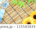 すだれの上にある風鈴とひまわりの造花 115583839