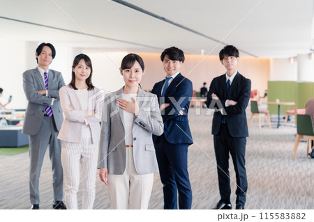 信頼されているビジネスパーソン 信頼されているビジネスパーソン 115583882