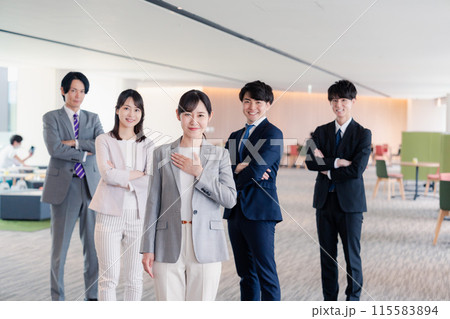 信頼されているビジネスパーソン 信頼されているビジネスパーソン 115583894