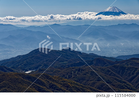 奥秩父・金峰山山頂から見る富士山 奥秩父・金峰山山頂から見る富士山 115584000