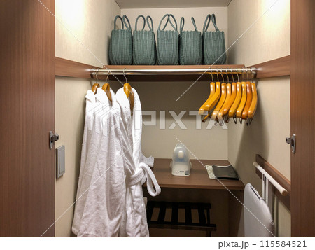 軽井沢マリオットホテル スイートルームの綺麗な客室　クローゼット 115584521