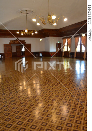 旧函館区公会堂 2階の大広間（北海道函館市元町11-13） 115585441