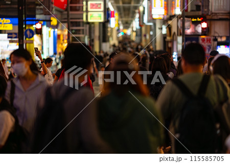 心斎橋筋 商店街 大阪市 大阪府 関西 近畿地方 都市 高層ビル 夏 観光 都心 浪速 観光客 心斎橋筋 商店街 大阪市 大阪府 関西 近畿地方 都市 高層ビル 夏 観光 都心 浪速 観光客 115585705