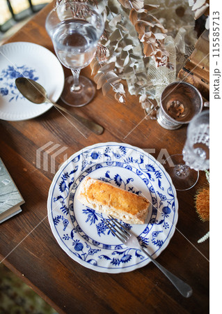 美味しそうなスイーツでおやつ時間 美味しそうなスイーツでおやつ時間 115585713