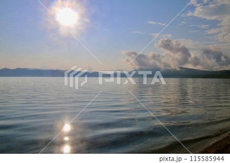 初夏の田沢湖（秋田県・仙北市） 115585944