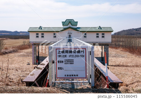 洋風建築が映える十勝川上幌岡締切樋門(北海道豊頃町) 洋風建築が映える十勝川上幌岡締切樋門(北海道豊頃町) 115586045