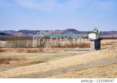 洋風建築が映える十勝川上幌岡締切樋門(北海道豊頃町) 洋風建築が映える十勝川上幌岡締切樋門(北海道豊頃町) 115586047