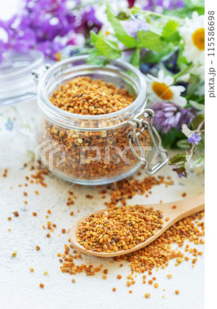 Healthy bee pollen grains 115586698