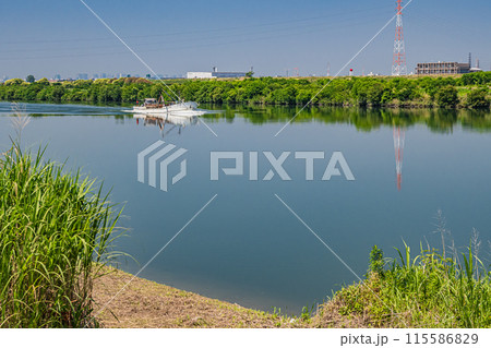 淀川を遡上する砂利採取船 淀川を遡上する砂利採取船 115586829