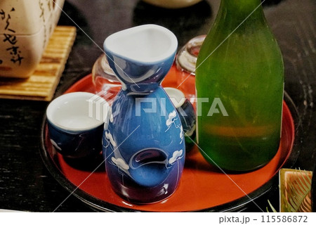お酒とおちょこ お酒とおちょこ 115586872
