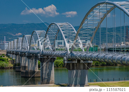淀川に架かる水管橋 115587021