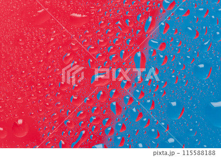 ガラスについた水滴 ガラスについた水滴 115588188