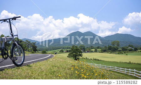 新緑・初夏のサイクリングイメージ　（蒜山高原） 115589282
