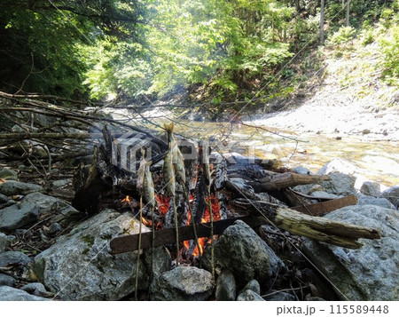 釣ったその場で焼き魚 115589448