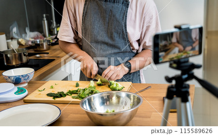 The chef is broadcasting live from workshop how to prepare a vegetarian lentils soup 115589626