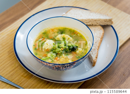 Vegetarian lentils soup with cauliflower and broccoli Vegetarian lentils soup with cauliflower and broccoli 115589644