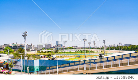 船橋競馬場 ( 船橋ケイバ )は 千葉県 船橋市 南船橋駅 の 駅前 にある 地方競馬 の 競馬場 115589840