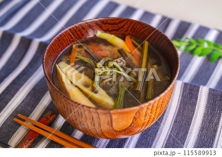 山菜のみそ汁 わらびと筍 山菜のみそ汁 わらびと筍 115589913