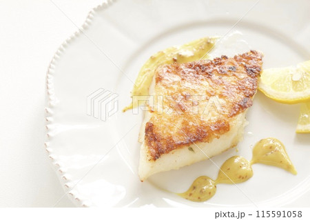 フランス料理カレイのポワレ 115591058