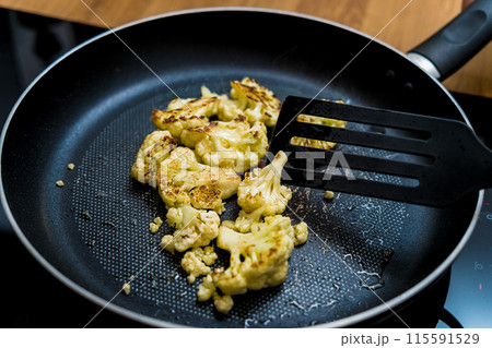 Chef at the kitchen preparing bean porridge with cauliflower and vegetables 115591529