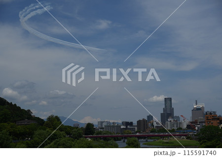 仙台上空でのブルーインパルス展示飛行 115591740