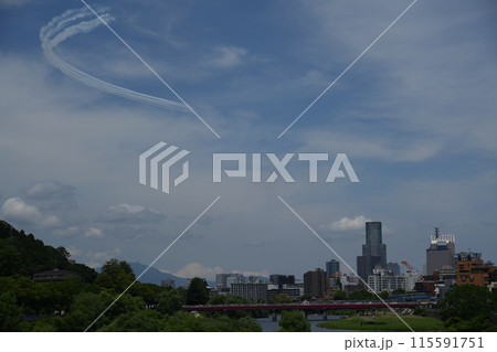 仙台上空でのブルーインパルス展示飛行 115591751