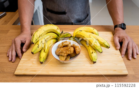 Crispy fried bananas in the small white bowl 115592228