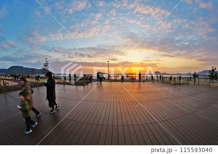 北九州市曽根臨海スポーツ公園からの初日の出 115593040