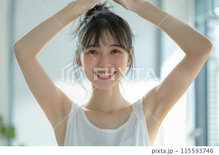エクササイズをする女性 エクササイズをする女性 115593746