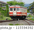 ローカル線を走るキハ普通列車 115594392