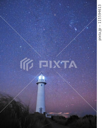爪木崎灯台と冬の大三角 115594613