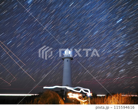爪木崎灯台と星の軌跡 115594616