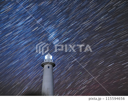 爪木崎灯台と星の軌跡 115594656