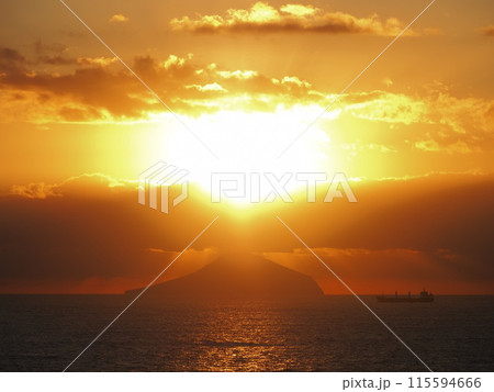 爪木崎公園から見る朝 115594666