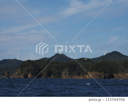 伊豆半島の風力発電の風車 115594708