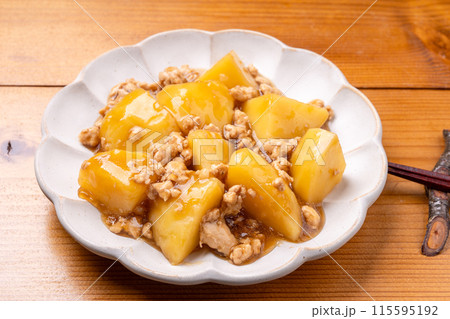 じゃが芋のそぼろ煮 115595192