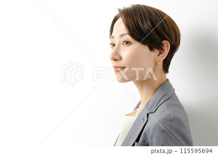 笑顔のビジネスウーマン 笑顔のビジネスウーマン 115595694