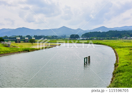 真幸橋(宮崎県えびの市)から見る川内川 真幸橋(宮崎県えびの市)から見る川内川 115596705