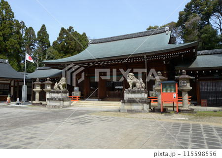 京都霊山護国神社　本殿　京都市東山区 115598556