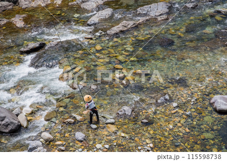渓流での鮎釣り【岐阜県板取川】 115598738