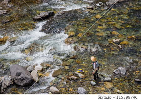渓流での鮎釣り【岐阜県板取川】 115598740