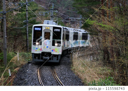 遅い春を迎えた秘境駅『男鹿高原』にて…南会津路を快走する【スカイツリートレイン】634系 遅い春を迎えた秘境駅『男鹿高原』にて…南会津路を快走する【スカイツリートレイン】634系 115598743