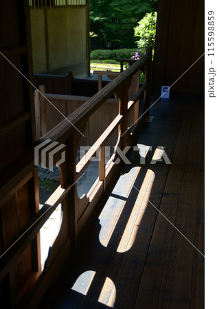 旧三井家下鴨別邸　主屋の廊下　京都市左京区 115598859