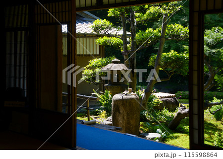 旧三井家下鴨別邸　主屋から庭園を望む　京都市左京区 115598864