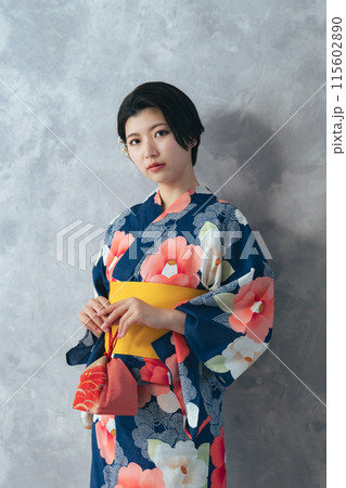 浴衣を着た女性のポートレート 115602890