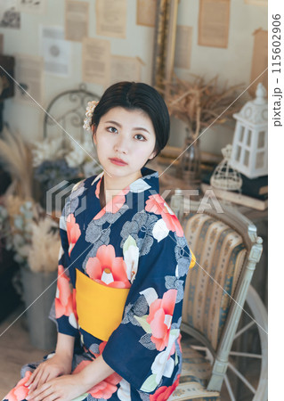 浴衣を着た女性のポートレート 115602906