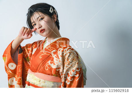 着物を着た女性のポートレート 成人式 着付け 着物を着た女性のポートレート 成人式 着付け 115602918