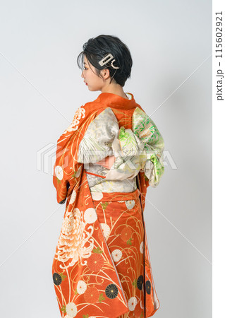 着物を着た女性のポートレート 成人式 着付け 着物を着た女性のポートレート 成人式 着付け 115602921