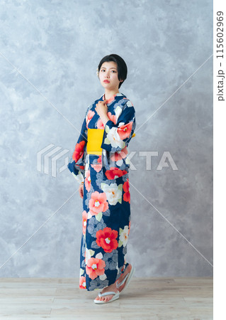 浴衣を着た女性のポートレート 115602969