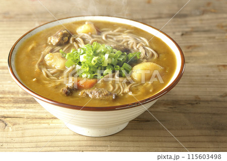 万能葱たっぷりの熱々カレー蕎麦 万能葱たっぷりの熱々カレー蕎麦 115603498